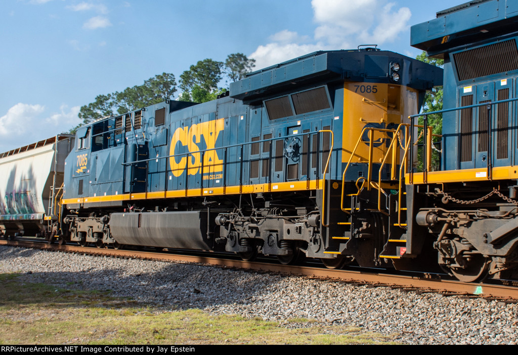 CSX 7085 trails on M457 (Waycross to Orlando)